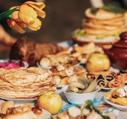 Jak pisać teksty o jedzeniu – smak w literaturze 4 różnorodne jedzenie