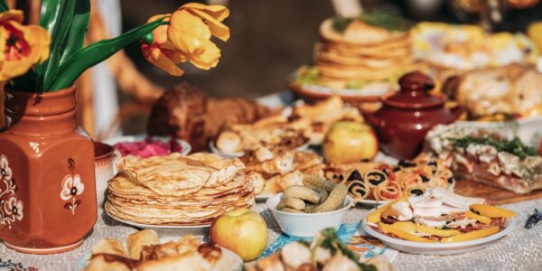 Jak pisać teksty o jedzeniu – smak w literaturze 3 różnorodne jedzenie