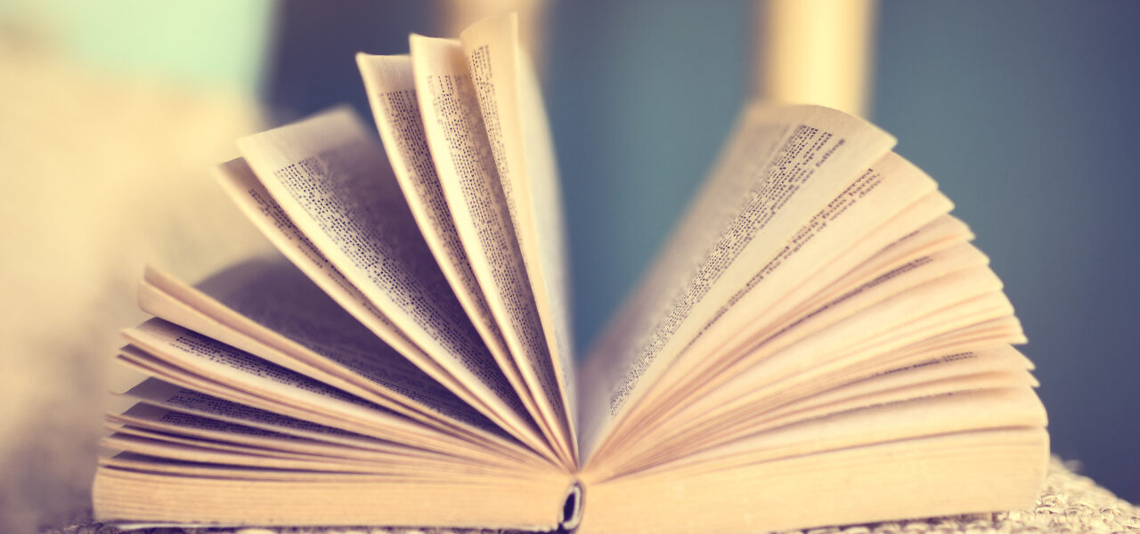 Kryminały, które czyta się „na raz”: najlepsze tytuły dla osób z krótkim czasem i dużą chęcią napięcia 1 Kryminały, które czyta się na raz