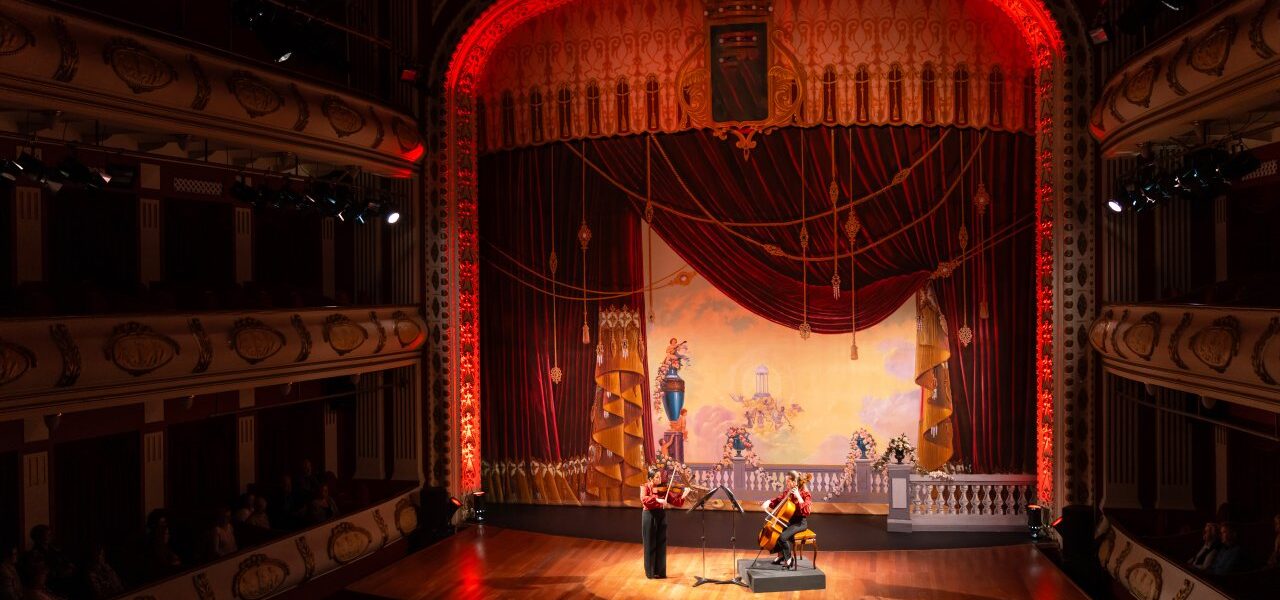 Dlaczego warto regularnie sprawdzać repertuar warszawskich teatrów? 1 Dlaczego warto regularnie sprawdzać repertuar warszawskich teatrów?