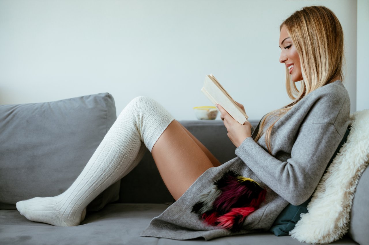 Co dziś czytają młode kobiety? Gatunki, które zdobywają największą popularność 5 Dlaczego romanse i new adult tak mocno przyciągają młode czytelniczki?